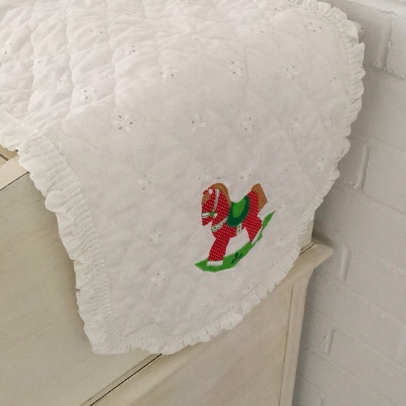 Vintage Diamond Stitch Eyelet Rocking Horse Christmas Table Runner - Picture 3 of 9